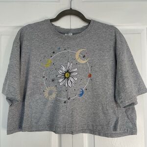 SELF•E Cropped Celestial Daisy Crew Neck T-Shirt Heather Gray Women’s Size XL